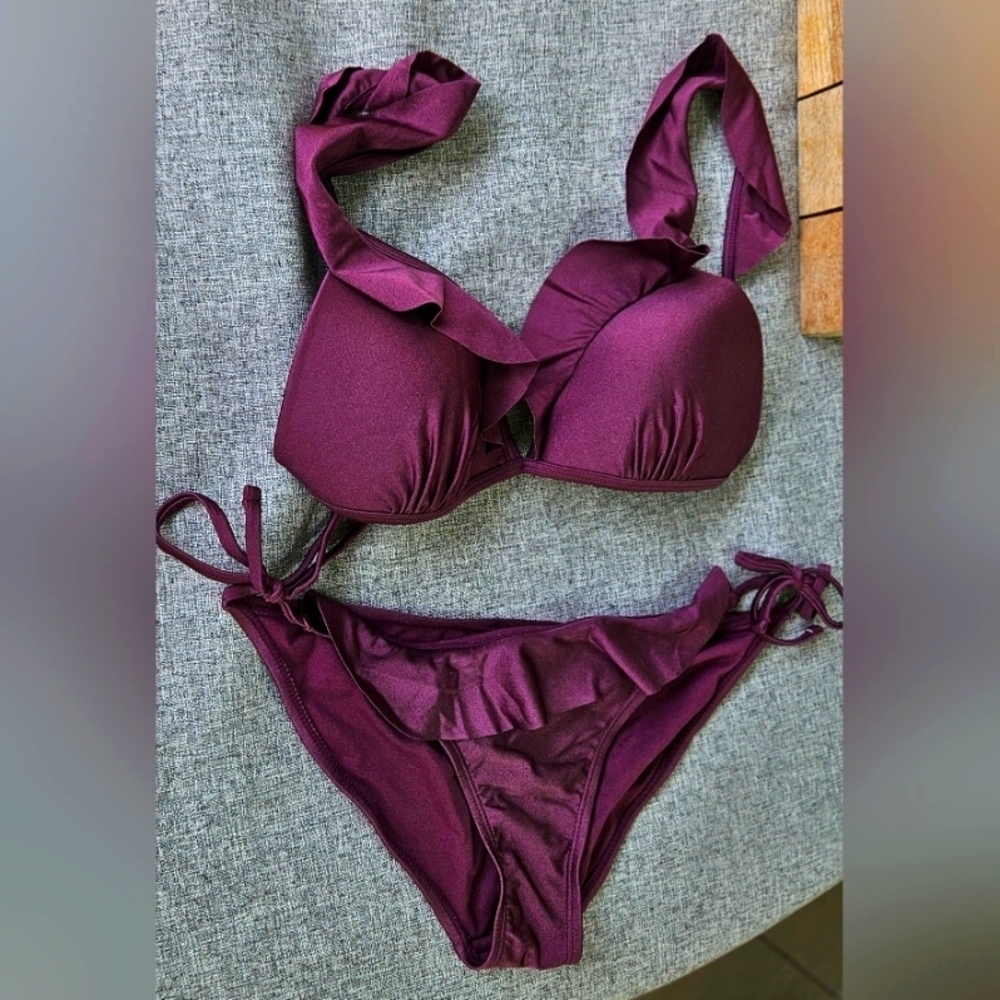 🌟NWOT Purple Two Piece Swimsuit Ruffle Top With Tie Side Bottoms Size Medium🌟